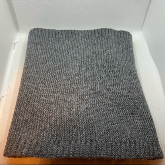 CHANEL Wool Scarf and Beanie Matching Set in Grey OS - Brand New - Authentic - - Picture 5 of 8